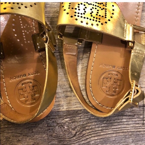Tory Burch gold punched sandals 7.5M - Picture 5 of 7